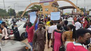 UNIBEN Students Block Benin-Ore Highway Over Power Outage