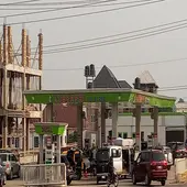 Motorists queue at a filling station as petrol prices rise to between N950 and N1,000 per litre in parts of Anambra, Ebonyi and Enugu states.